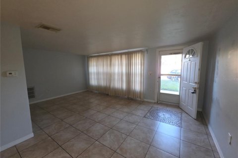 Villa ou maison à louer à Holiday, Floride: 3 chambres, 114.83 m2 № 2144167 - photo 3