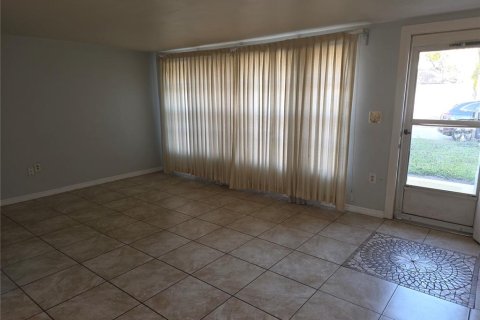 Villa ou maison à louer à Holiday, Floride: 3 chambres, 114.83 m2 № 2144167 - photo 2