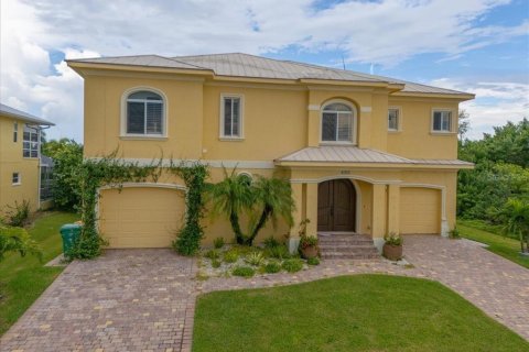Casa en alquiler en Punta Gorda, Florida, 4 dormitorios, 320.42 m2 № 1915344 - foto 1