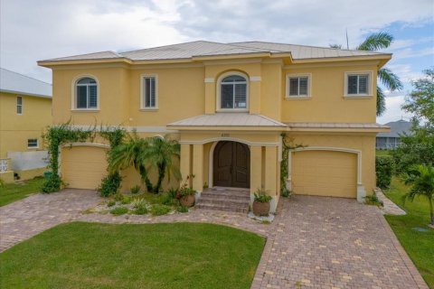 Casa en alquiler en Punta Gorda, Florida, 4 dormitorios, 320.42 m2 № 1915344 - foto 2