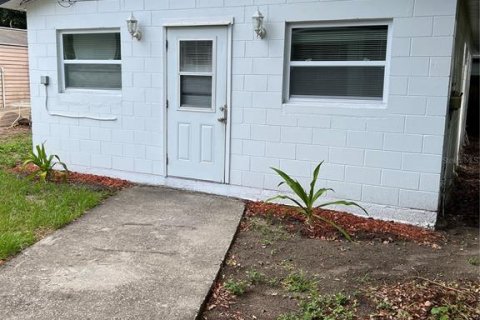 House in Orlando, Florida 3 bedrooms, 78.6 sq.m. № 2099060