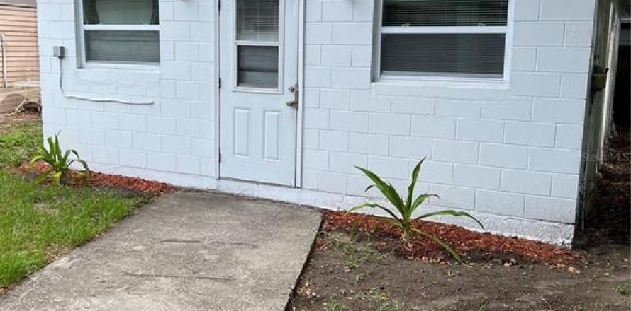 House in Orlando, Florida 3 bedrooms, 78.6 sq.m. № 2099060