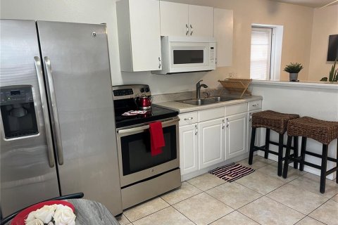 House in Orlando, Florida 3 bedrooms, 78.6 sq.m. № 2099060 - photo 2