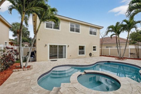 Villa ou maison à vendre à Pembroke Pines, Floride: 6 chambres, 254.55 m2 № 2026167 - photo 3