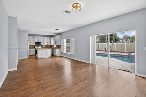 Villa ou maison à vendre à Pembroke Pines, Floride: 6 chambres, 254.55 m2 № 2026167 - photo 11