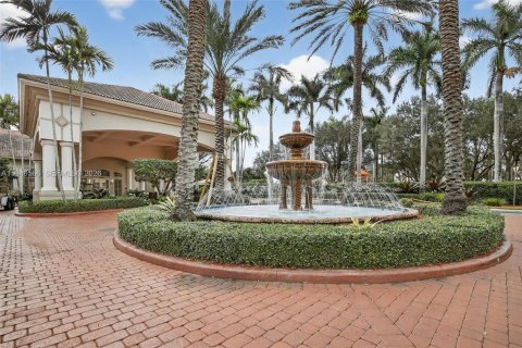 Villa ou maison à vendre à Pembroke Pines, Floride: 6 chambres, 254.55 m2 № 2026167 - photo 2