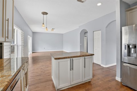 Villa ou maison à vendre à Pembroke Pines, Floride: 6 chambres, 254.55 m2 № 2026167 - photo 12