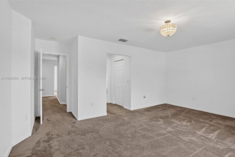 Villa ou maison à vendre à Pembroke Pines, Floride: 6 chambres, 254.55 m2 № 2026167 - photo 21
