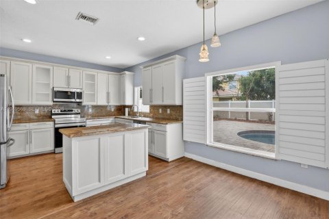 Villa ou maison à vendre à Pembroke Pines, Floride: 6 chambres, 254.55 m2 № 2026167 - photo 14