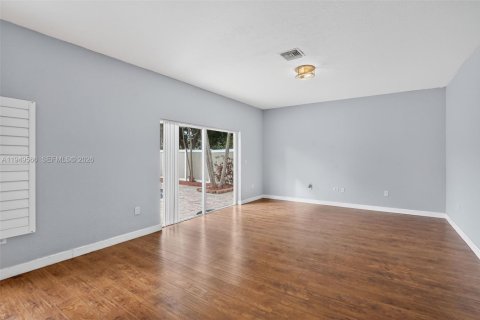 Villa ou maison à vendre à Pembroke Pines, Floride: 6 chambres, 254.55 m2 № 2026167 - photo 16