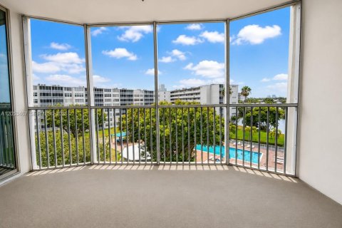 Copropriété à vendre à Miami, Floride: 2 chambres, 122.35 m2 № 2293544 - photo 5