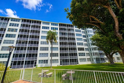 Copropriété à vendre à Miami, Floride: 2 chambres, 122.35 m2 № 2293544 - photo 24