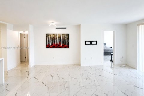Copropriété à vendre à Miami, Floride: 2 chambres, 122.35 m2 № 2293544 - photo 7