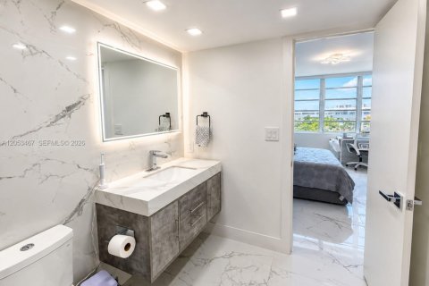 Copropriété à vendre à Miami, Floride: 2 chambres, 122.35 m2 № 2293544 - photo 16
