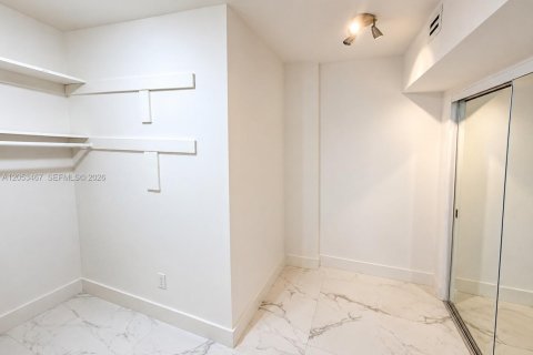 Copropriété à vendre à Miami, Floride: 2 chambres, 122.35 m2 № 2293544 - photo 11