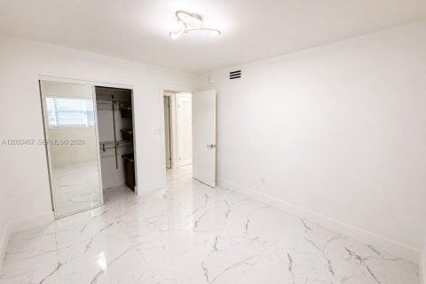 Copropriété à vendre à Miami, Floride: 2 chambres, 122.35 m2 № 2293544 - photo 10