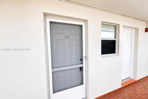 Copropriété à vendre à Miami, Floride: 2 chambres, 122.35 m2 № 2293544 - photo 18