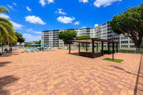 Copropriété à vendre à Miami, Floride: 2 chambres, 122.35 m2 № 2293544 - photo 21