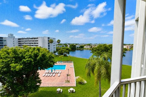 Copropriété à vendre à Miami, Floride: 2 chambres, 122.35 m2 № 2293544 - photo 25