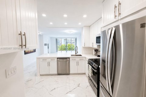 Copropriété à vendre à Miami, Floride: 2 chambres, 122.35 m2 № 2293544 - photo 4