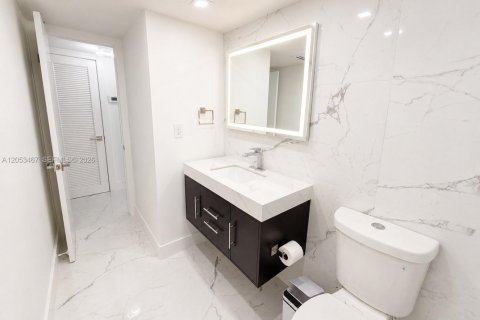 Copropriété à vendre à Miami, Floride: 2 chambres, 122.35 m2 № 2293544 - photo 9