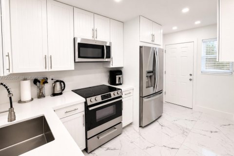 Copropriété à vendre à Miami, Floride: 2 chambres, 122.35 m2 № 2293544 - photo 2