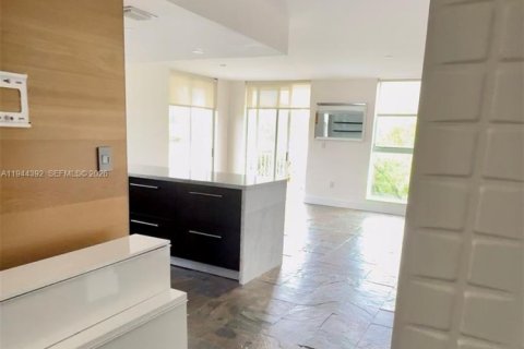 Condo à North Miami Beach, Floride, 2 chambres  № 2004010