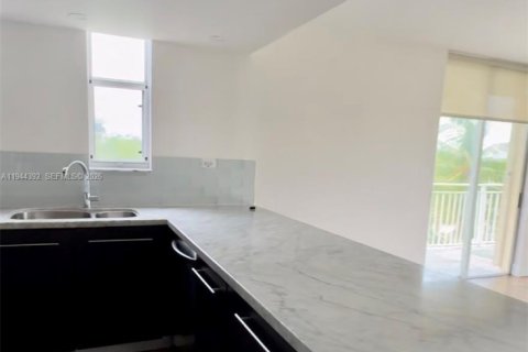 Copropriété à vendre à North Miami Beach, Floride: 2 chambres, 124.49 m2 № 2004010 - photo 7