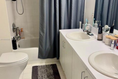 Copropriété à vendre à North Miami Beach, Floride: 2 chambres, 124.49 m2 № 2004010 - photo 22