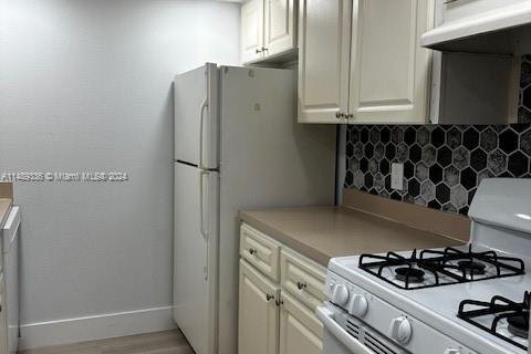 Condominio en venta en Hialeah, Florida, 2 dormitorios, 103.96 m2 № 1868754 - foto 1
