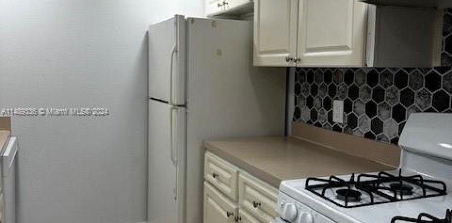 Condominio en Hialeah, Florida, 2 dormitorios  № 1868754