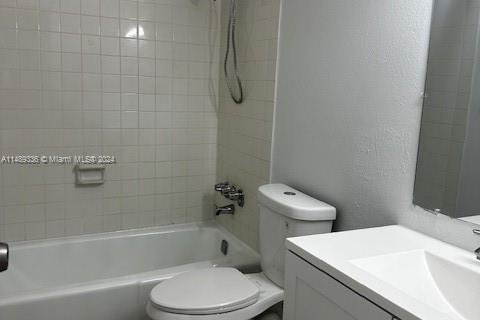 Condominio en venta en Hialeah, Florida, 2 dormitorios, 103.96 m2 № 1868754 - foto 4