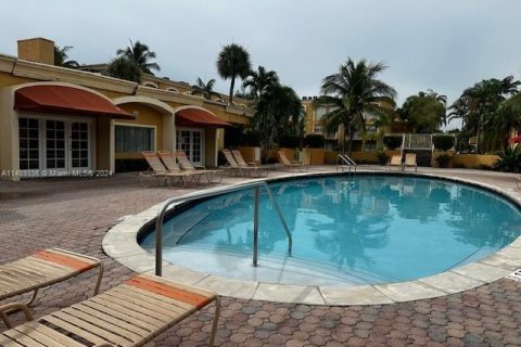 Condominio en venta en Hialeah, Florida, 2 dormitorios, 103.96 m2 № 1868754 - foto 13