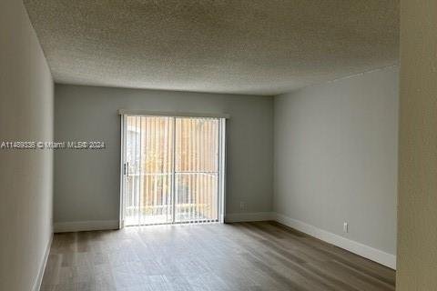 Condominio en venta en Hialeah, Florida, 2 dormitorios, 103.96 m2 № 1868754 - foto 3