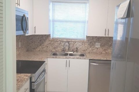Condo in Coral Springs, Florida, 2 bedrooms  № 2082639 - photo 3