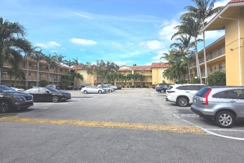 Condo in Coral Springs, Florida, 2 bedrooms  № 2082639 - photo 17