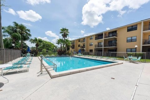 Condo in Coral Springs, Florida, 2 bedrooms  № 2082639 - photo 14
