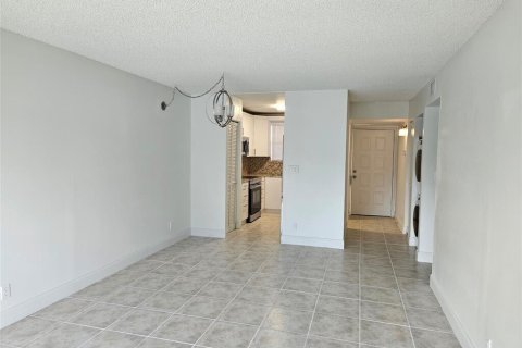 Condo in Coral Springs, Florida, 2 bedrooms  № 2082639 - photo 7