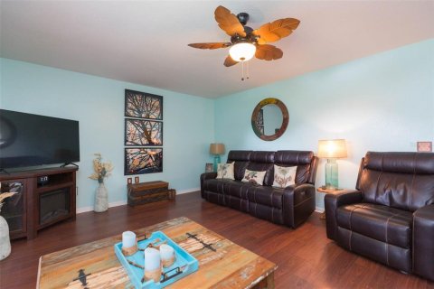 Casa en venta en Land O' Lakes, Florida, 3 dormitorios, 206.43 m2 № 1902016 - foto 18
