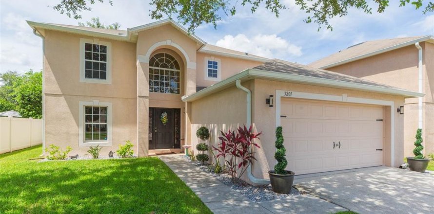 Casa en Land O' Lakes, Florida 3 dormitorios, 206.43 m2 № 1902016