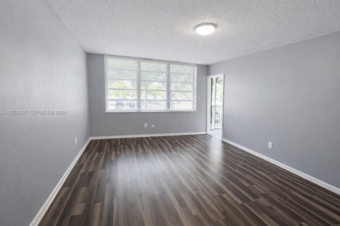 Купить кондоминиум в Майами, Флорида 1 спальня, 96.25м2, № 2033692 - фото 2