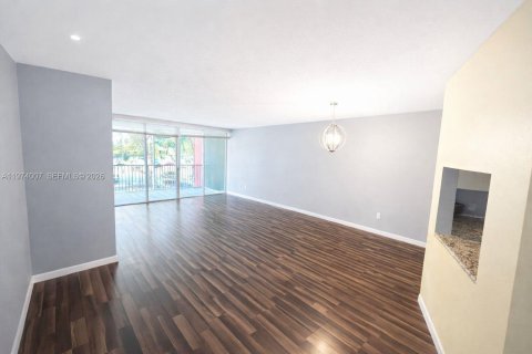 Condominio en Miami, Florida, 1 dormitorio № 2033692