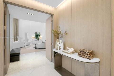 Condo in Sunny Isles Beach, Florida, 5 bedrooms  № 1711011 - photo 3