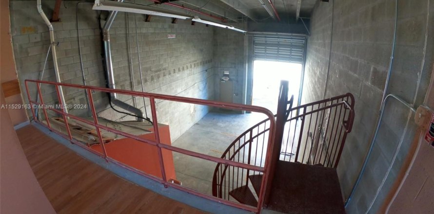 Immobilier commercial à Sweetwater, Floride № 998521