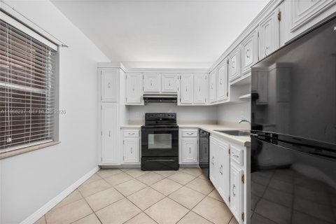 Condominio en venta en Lauderdale Lakes, Florida, 2 dormitorios, 93.83 m2 № 2029360 - foto 2