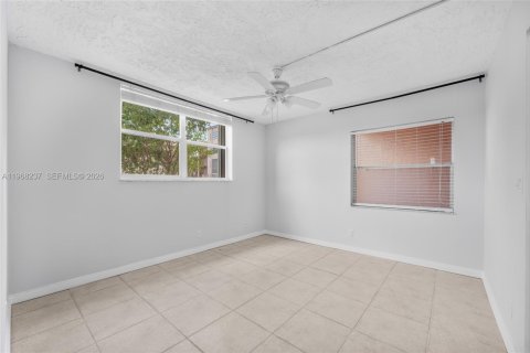 Condominio en venta en Lauderdale Lakes, Florida, 2 dormitorios, 93.83 m2 № 2029360 - foto 11