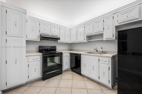 Condominio en venta en Lauderdale Lakes, Florida, 2 dormitorios, 93.83 m2 № 2029360 - foto 3