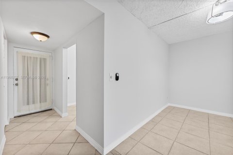 Condominio en venta en Lauderdale Lakes, Florida, 2 dormitorios, 93.83 m2 № 2029360 - foto 9