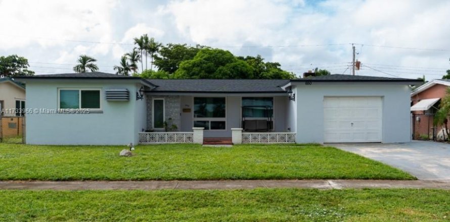 Casa en Pembroke Pines, Florida 3 dormitorios, 179.02 m2 № 1811726
