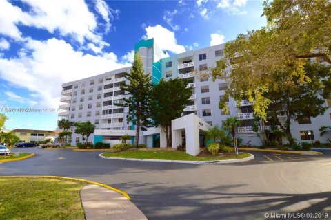 Condominio en venta en Hollywood, Florida, 2 dormitorios, 102.19 m2 № 1897573 - foto 3